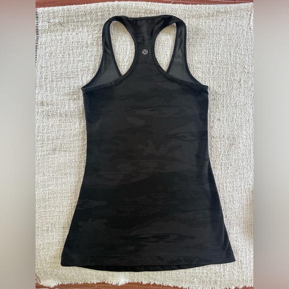 Lululemon - Picture 2 of 3